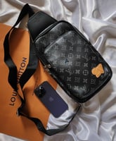 شنطة رجالية لويس فيتون يتوفر شكلين