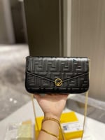 شنط فندي هاي كوالتي مع الملحقات يتوفر عدة الوان