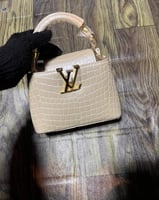 شنط لويس فيتون يتوفر ست الوان