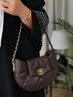 شنط شانيل درجة أولى يتوفر لونين الحجم وسط