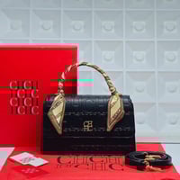 شنط CH سي اتش كلاسك مع السكارف