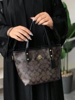 شنط كوتش كوالتي الحجم موضح بالصور يتوفر عدة ألوان