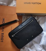 محفظة عريضه من سحاب ومقسمه من الداخل لويس فيتون كو...