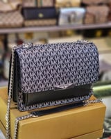 شنط مايكل كورس ا لحجم الوسط