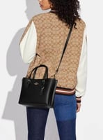 شنطة كوتش هاي كوالتي حجم وسط