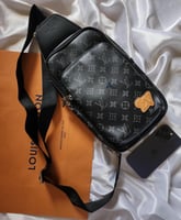 شنطة رجالية لويس فيتون يتوفر شكلين