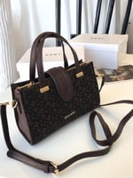 شنط دكني DKNY كوالتي يتوفر عدة اللوان الحجم موضح ب...