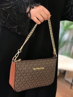 شنط مايكل كورس كوالتي الحجم وسط يتوفر ٥ الوان