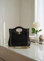 شنط شانيل درجة اولى يتوفر جلد ويتوفر مخمل