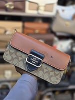 شنط كوتش كوالتي الحجم وسط يتوفر عدة الوان