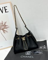 شنط شانيل ماستر مقاس 25 وسط جلد كافيار