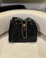 شنط شانيل حجم وسط يتوفر عدة الوان