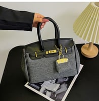 شنط مشابهه لموديل ايرمز مع الميدلية