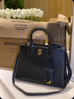 شنط ماركة بربري حجم وسط درجة أولى