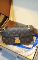 شنطة لويس فيتون ماستر حجم وسط مع البوكس