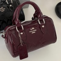 شنط كوتش جلد لامع مع فضي