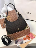 شنطة كوتش كوالتي لون بني الحجم موضح بالصورة