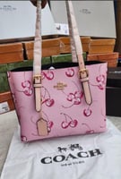 شنطة كوتش الكرز لون وردي درجة اولى الحجم وسط