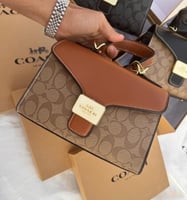 شنط كوتش حجم وسط يتوفر عدة الوان