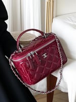 شنط شانيل لامع مع مرآة الحجم موضح بالصور