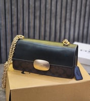 شنط كوتش هاي كوالتي حجم وسط يتوفر عدة ألوان