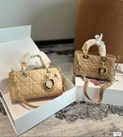 شنط ديور هاي كوالتي يتوفر حجمين