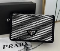 شنطة برادا كريستال الحجم وسط 20 cm