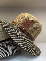 قبعة ماركة متعددة وموديلات متنوعه