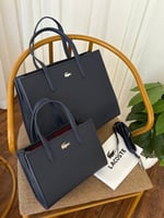 شنط لاكوست يتوفر حجمين