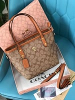 شنط كوتش كوالتي الحجم موضح بالصور يتوفر عدة ألوان