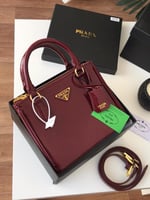 شنط برادا درجة أولى