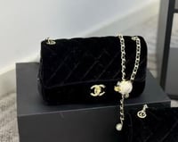 شنط شانيل شمواه يتوفر عدة الوان الحجم وسط