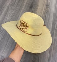 قبعة ماركة متعددة وموديلات متنوعه