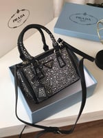 شنط برادا كريستال الحجم صغير