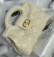 شنط ديور هاي كوالتي المقاس 19 سم يتوفر عدة الوان