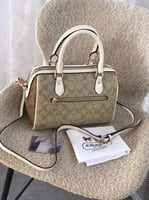 شنط كوتش كوالتي يتوفر عدة الوان الحجم موضح بالصور