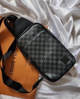 شنطة رجالية لويس فيتون يتوفر شكلين