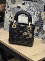 شنط ديور ماستر مقاس 18 يتوفر عدة الوان