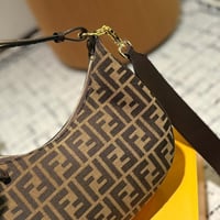 شنطة فندي كوالتي الحجم وسط الحزام عريض