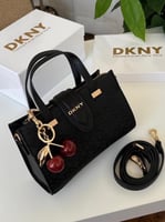 شنط دكني DKNY الحجم موضح بالصور