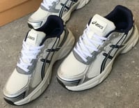 شوزات أسيكس هاي كوالتي