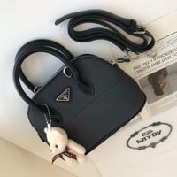 شنط برادا كوالتي مع ميدلية دبدوب