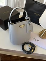 شنط برادا كوالتي الحجم الصغير