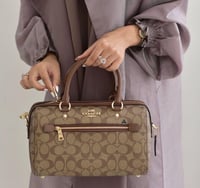 شنط كوتش حجم وسط موضح بالصور هاي كوالتي يتوفر عدة...