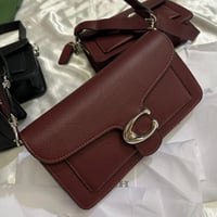 شنط كوتش درجة اولى يتوفر لونين وحجمين