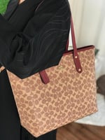 شنط كوتش كوالتي الحجم موضح بالصوره مع الملحقات