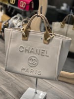 شنط شانيل حجم وسط قماش مع تطريز