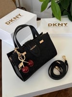 شنط دكني DKNY الحجم موضح بالصور