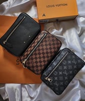 محفظة عريضه من سحاب ومقسمه من الداخل لويس فيتون كو...