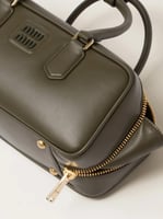 شنطة ميو ميو كوالتي لون بني مقاس 27سم